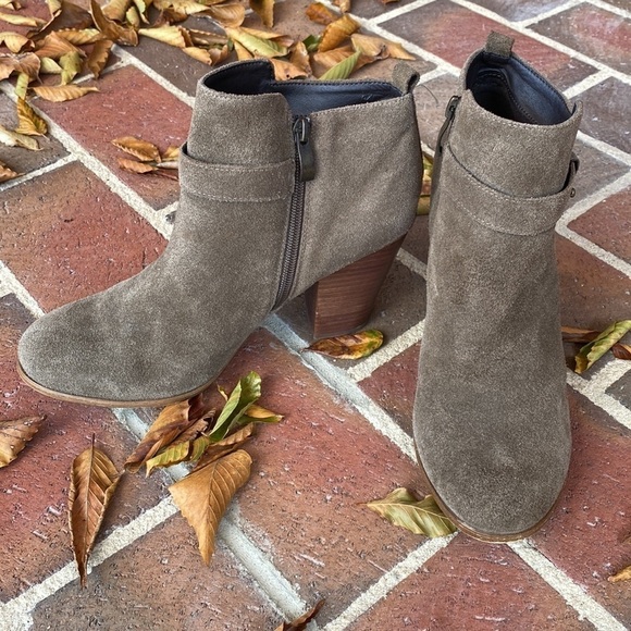 Franco Fortini Lexi suede booties size 9 - Picture 1 of 9